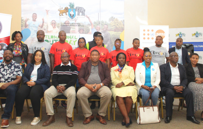 Dignitaries pose with a group of young people (in TuneMe shirts) from the Shiselweni region after the event. 
